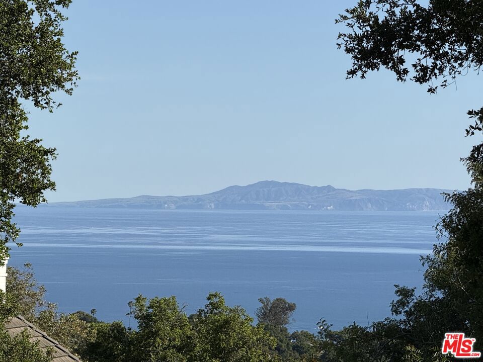 https://media.crmls.org/mediaz/c74deea9-d000-4735-8be0-13dfc29e95a6.jpg?preset=X-Large