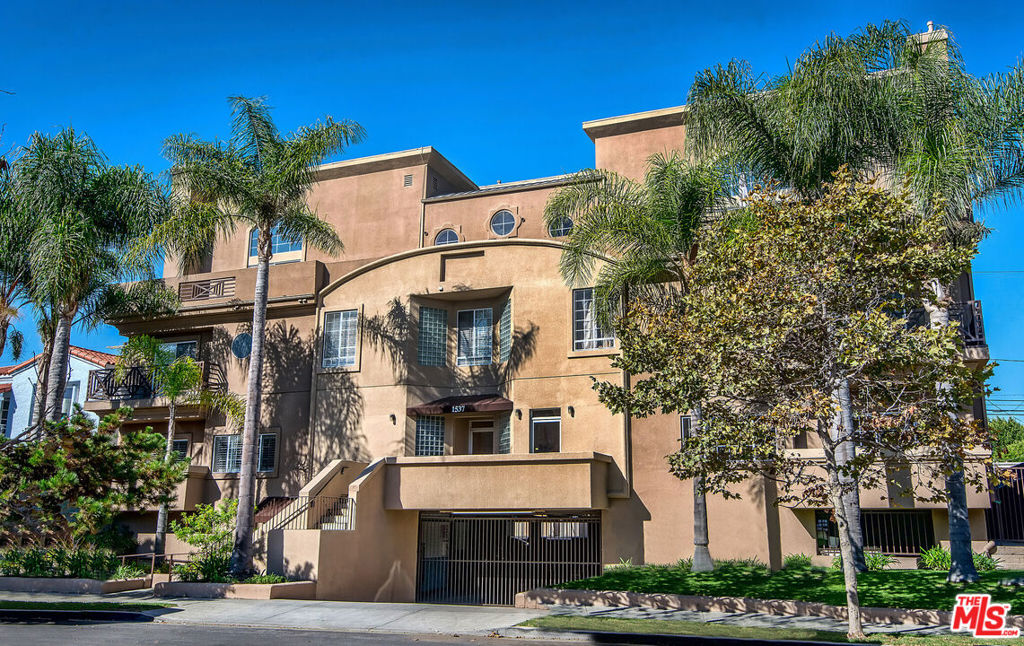 1537 S Wooster Street #105