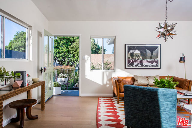 705 6th Avenue, Venice CA: https://media.crmls.org/mediaz/c74ea5d6-174d-40cf-a0c7-e920a341bf2f.jpg
