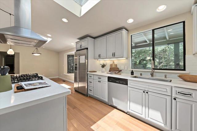 885 Patrol Road, Woodside CA: https://media.crmls.org/mediaz/c74eae5e-6d1b-4685-a8d2-12e5a73b7396.jpg