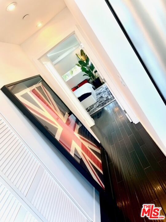 2513 Lincoln Boulevard, Venice CA: https://media.crmls.org/mediaz/c74ee1e5-dede-4feb-82f6-b7067f466df7.jpg