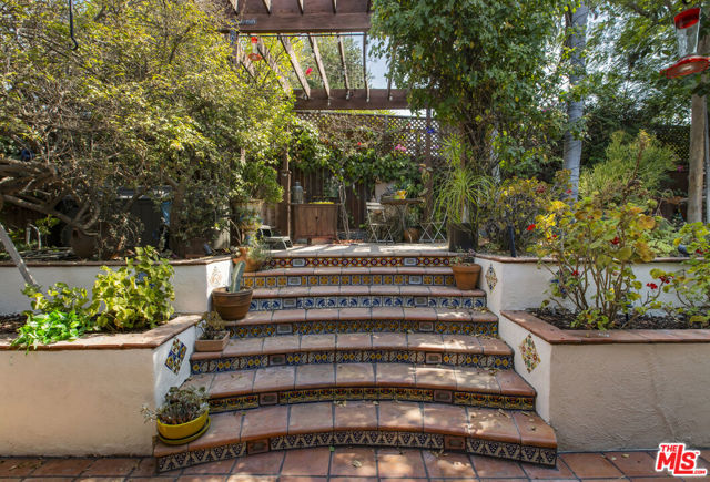 6105 Mount Angelus Drive, Los Angeles CA: https://media.crmls.org/mediaz/c74f22f3-04ca-417b-9938-261e546dcf2a.jpg