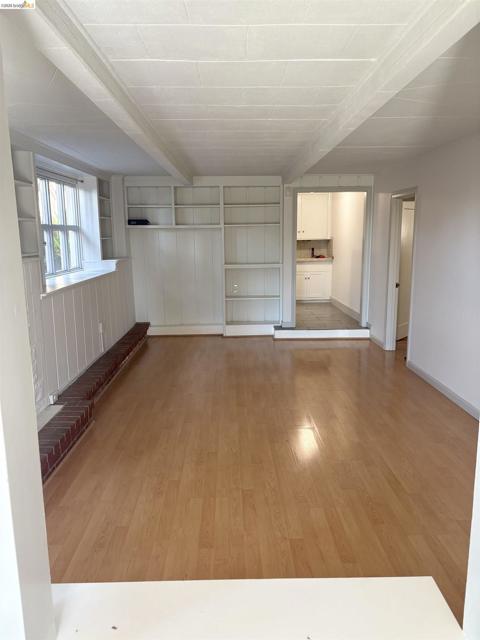 1024 Elsinore Ave, Oakland CA: https://media.crmls.org/mediaz/c74f31af-42a2-44fd-8d51-51d3c0c5fdda.jpg