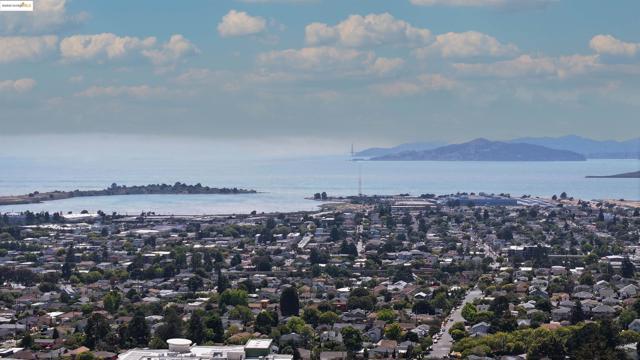 713 Midcrest Way, El Cerrito CA: https://media.crmls.org/mediaz/c74fb37e-9ea5-40b5-8f3c-2a8fb13da705.jpg