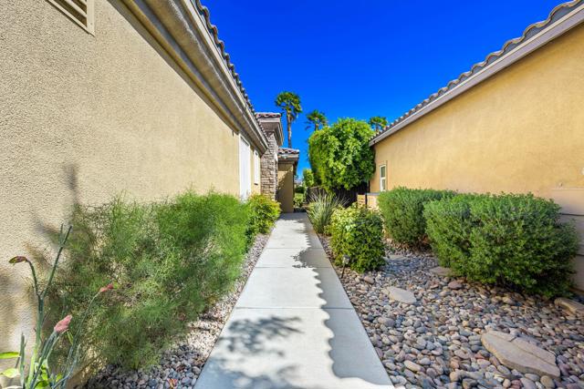 82102 Keitel Lane, Indio CA: https://media.crmls.org/mediaz/c74fd427-3a35-4118-80d6-6b0238c6aff3.jpg