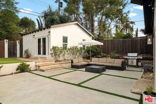 20212 Oxnard Street, Woodland Hills CA: https://media.crmls.org/mediaz/c7504e78-e0ad-4bd1-a83f-e02499497b9f.jpg