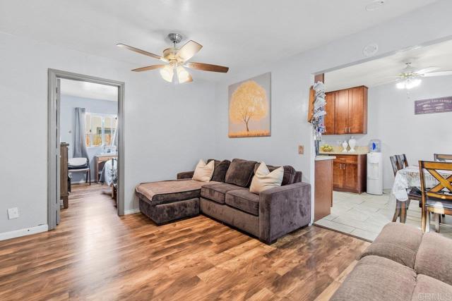 23 27 Alberta Court, San Diego CA: https://media.crmls.org/mediaz/c750b575-6687-4bd9-806f-b15a7ed0b2ec.jpg
