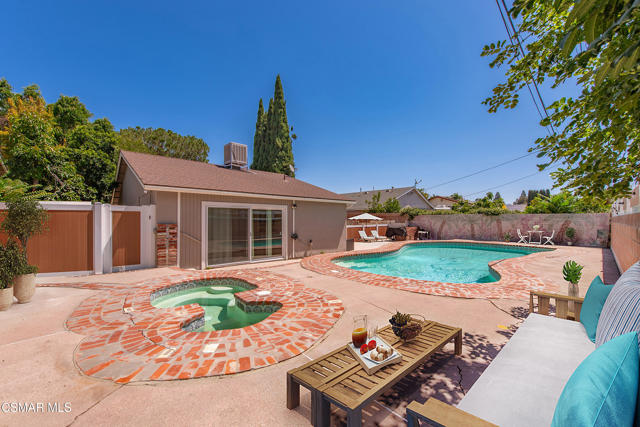 3268 Hilldale Avenue, Simi Valley CA: https://media.crmls.org/mediaz/c750cb3c-90af-4c29-9ae9-866e0c843acc.jpg