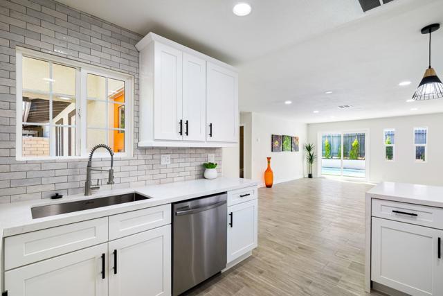 52885 Avenida Carranza, La Quinta CA: https://media.crmls.org/mediaz/c750f897-ff19-4e39-99f7-ee0a6e3dabbd.jpg