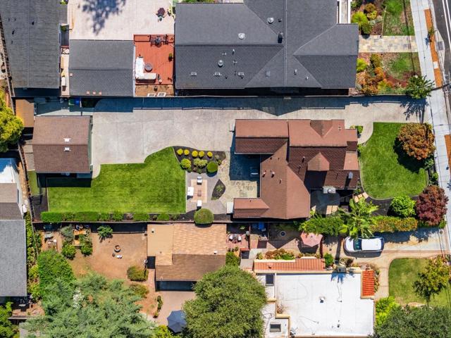 16717 Shannon Road, Los Gatos CA: https://media.crmls.org/mediaz/c7512558-5178-489f-8abf-aef38de16e36.jpg