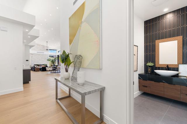 3 Siena Vista Court, Rancho Mirage CA: https://media.crmls.org/mediaz/c7513715-b0ef-46d0-9be7-2bb71edb66a6.jpg