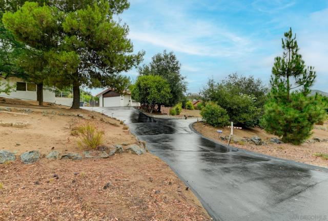 1961 Pine View Rd, Alpine CA: https://media.crmls.org/mediaz/c75174ce-44b1-4b11-b7b8-421efbf89c29.jpg