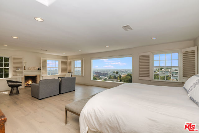 1344 Belfast Drive, Los Angeles CA: https://media.crmls.org/mediaz/c75236ea-80a9-477f-b158-0005eed503be.jpg