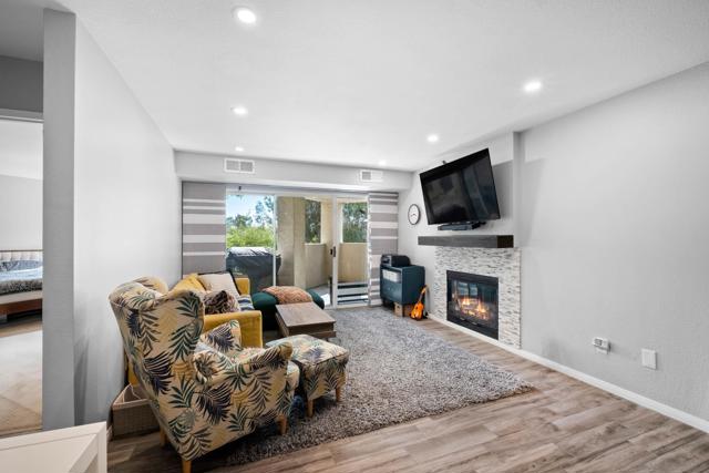 11325 Affinity Ct, San Diego CA: https://media.crmls.org/mediaz/c75256e7-99d6-4070-a98b-8ab5cc9918b0.jpg