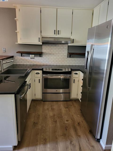 665 Palomino Dr, Pleasanton CA: https://media.crmls.org/mediaz/c75280a9-aee8-4ff9-b493-427b62202d5e.jpg