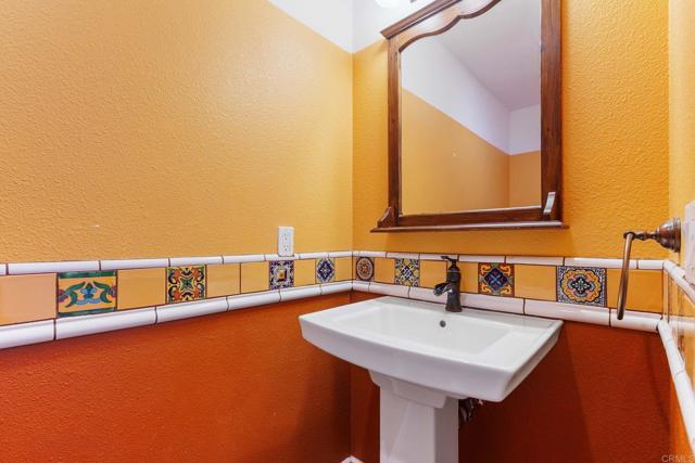 1628 Lone Oak Rd, Vista CA: https://media.crmls.org/mediaz/c752b76a-83d1-43b2-afa3-035837a325c4.jpg