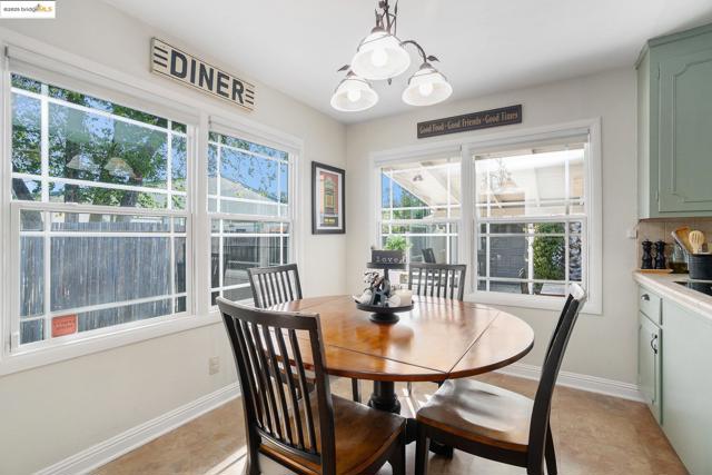 210 Delta Ave, Brentwood CA: https://media.crmls.org/mediaz/c752d662-2ff5-4149-a60c-5d3795866565.jpg