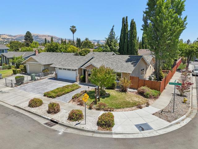 2820 Donizetti Court, San Jose CA: https://media.crmls.org/mediaz/c752f1c0-84ce-47d9-b345-4e118b10653b.jpg