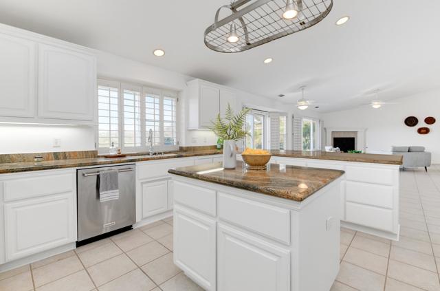 Detail Gallery Image 14 of 31 For 2449 Trails End, Fallbrook,  CA 92028 - 4 Beds | 3 Baths