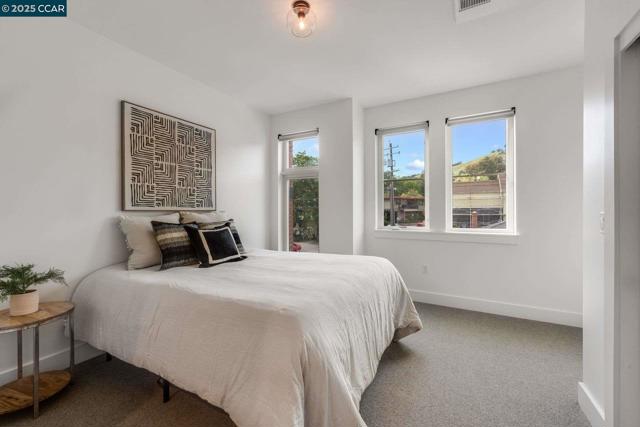 922 Brown Avenue, Lafayette CA: https://media.crmls.org/mediaz/c753ce7c-3213-4bc4-aff9-db297b2eb54c.jpg