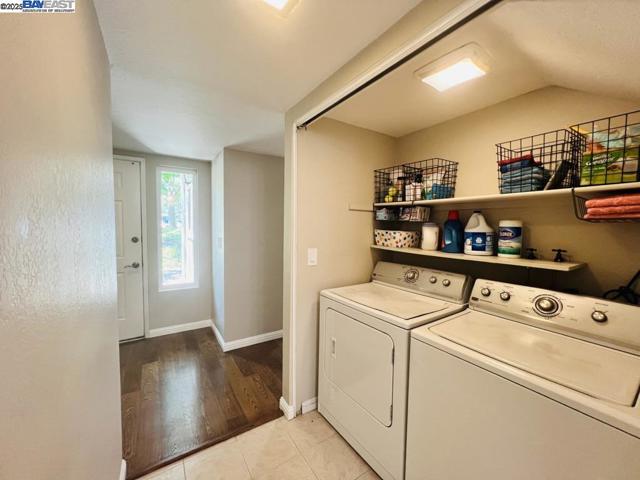2418 Twinflower Ct, Martinez CA: https://media.crmls.org/mediaz/c7540267-232f-43ee-a6bd-6976692d0354.jpg
