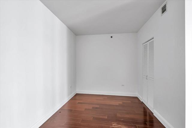425 W Beech Street, San Diego CA: https://media.crmls.org/mediaz/c7546368-6f9f-4781-927e-4b96dfaec0bc.jpg