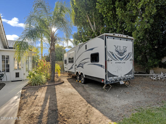 3000 Starling Avenue, Thousand Oaks CA: https://media.crmls.org/mediaz/c75474b6-f96c-427d-8de6-02576bfaab6c.jpg
