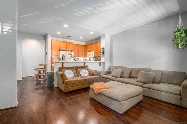 1648 Sweet Gum Place, Chula Vista CA: https://media.crmls.org/mediaz/c7548a92-7163-4f4e-a2b4-a26b11bbc11a.jpg