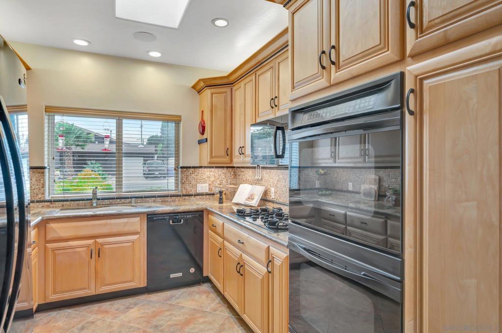 MLS #250030437SD img 34