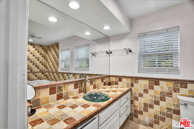 11158 Newcastle Avenue, Granada Hills CA: https://media.crmls.org/mediaz/c755bde7-1beb-4fdc-afb4-fb790f561e2a.jpg