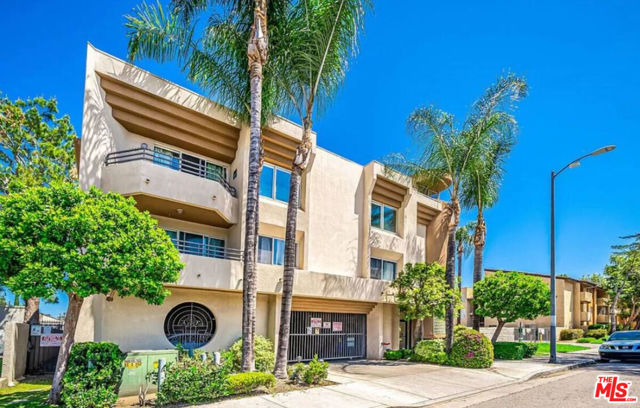 15455 Sherman Way, Van Nuys CA: https://media.crmls.org/mediaz/c755ee34-170c-4764-9dd2-fbd1de04de12.jpg