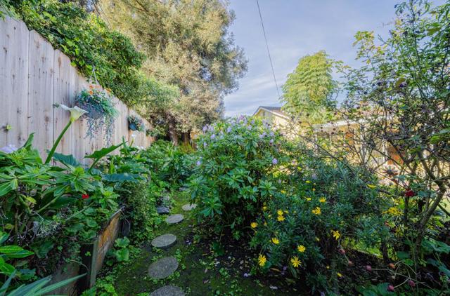 217 Iris Drive, Salinas CA: https://media.crmls.org/mediaz/c7563f33-4d5a-41d8-a76e-0c8ed974c463.jpg