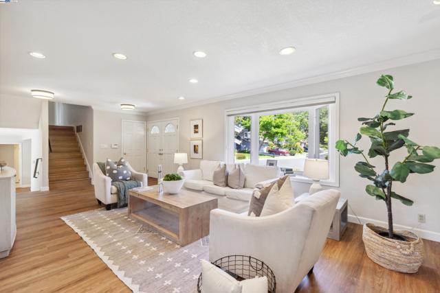 2632 Campeche Ct, San Ramon CA: https://media.crmls.org/mediaz/c756856a-19f0-4cad-94ad-2bf1914ed479.jpg