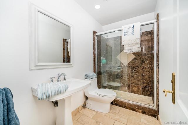 5 Rolling View Lane, Fallbrook CA: https://media.crmls.org/mediaz/c756db46-143d-48cf-992e-aed066ec456f.jpg