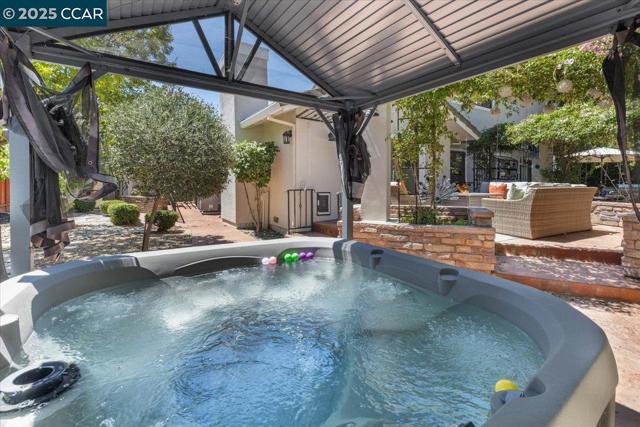 5497 Silver Sage Ct, Concord CA: https://media.crmls.org/mediaz/c756dbb3-17ca-4867-82b2-fabea4379d34.jpg