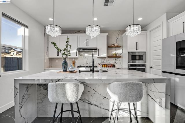 Image 1 of 60 For 259 Eagle Nest Dr