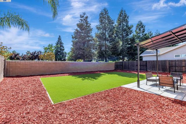 113 Silver Bell Way, Oakley CA: https://media.crmls.org/mediaz/c7570e4b-8e1e-4bec-bbcf-c47096133a25.jpg