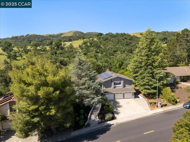 2787 Morgan Dr, San Ramon CA: https://media.crmls.org/mediaz/c7573be6-2535-460e-8434-b5fbb00b86dc.jpg