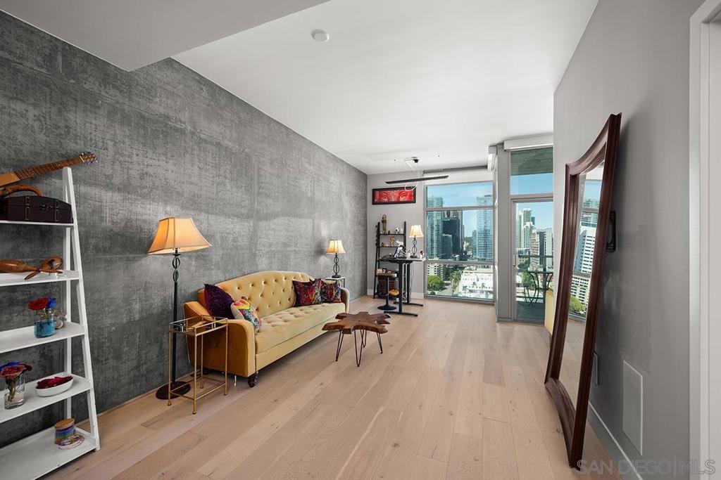 800 The Mark Ln - photo 2