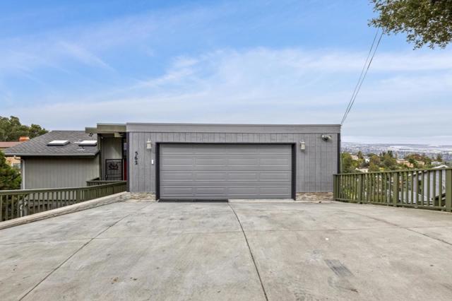 560 California Way, Woodside CA: https://media.crmls.org/mediaz/c7586169-60de-4006-a15e-5b235c2c39f4.jpg