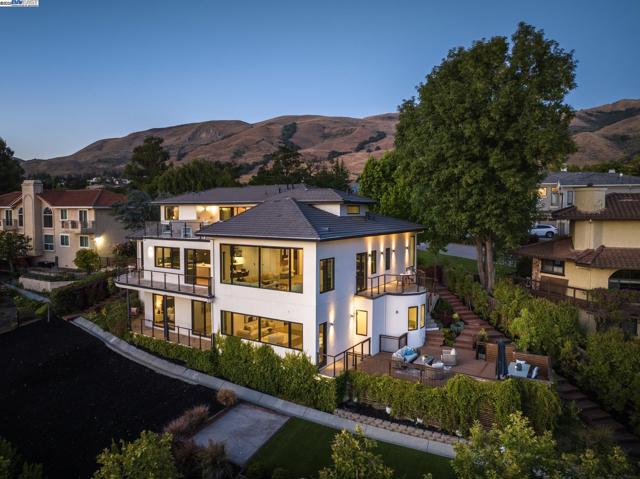 1615 Vinehill Court, Fremont CA: https://media.crmls.org/mediaz/c75878ed-9c98-4b60-a8e2-da44cdf91fa5.jpg