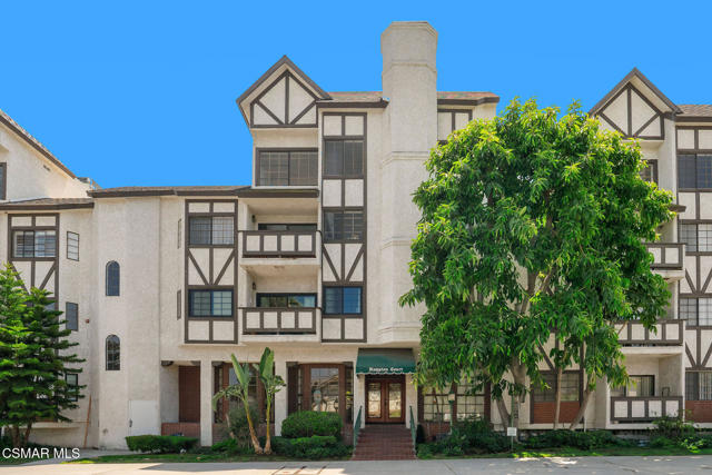 17914 Magnolia Boulevard, Encino CA: https://media.crmls.org/mediaz/c758919a-bc76-40d4-8f95-ddfe55b7267f.jpg