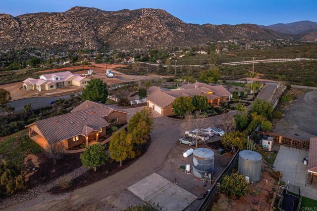15636 Sage Hill Drive, Ramona CA: https://media.crmls.org/mediaz/c758e998-06c1-4432-9647-e975b13f5c96.jpg
