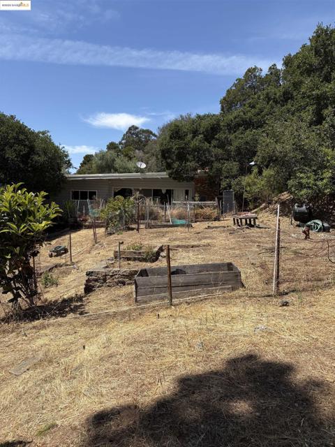 5415 Leona Street, Oakland CA: https://media.crmls.org/mediaz/c75939c0-fc27-4c28-8b95-ad65c0603e9a.jpg