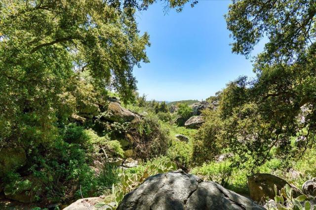 24903 Oakana Rd, Ramona CA: https://media.crmls.org/mediaz/c7598b2f-6cdd-483a-8496-6213d6b0519f.jpg