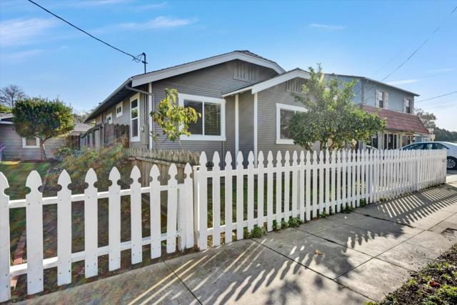 367 College Street, Hollister CA: https://media.crmls.org/mediaz/c75a0435-34da-470e-a649-b5bb3411b365.jpg