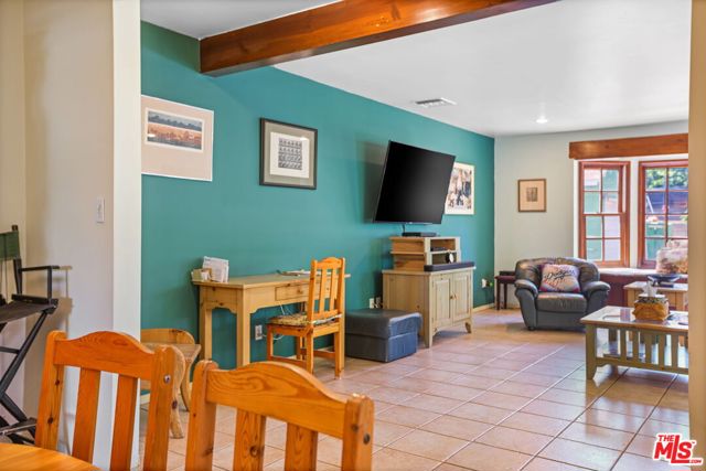 3007 W Clark Avenue, Burbank CA: https://media.crmls.org/mediaz/c75a3dd0-a91b-46a6-9b1d-5bcce4e9e7cf.jpg