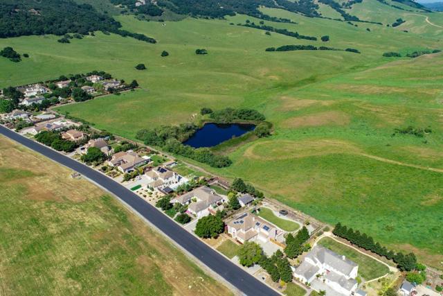 334 Paseo Gularte, San Juan Bautista CA: https://media.crmls.org/mediaz/c75b52fa-f275-47bb-a77d-6fb44bd3ec6b.jpg