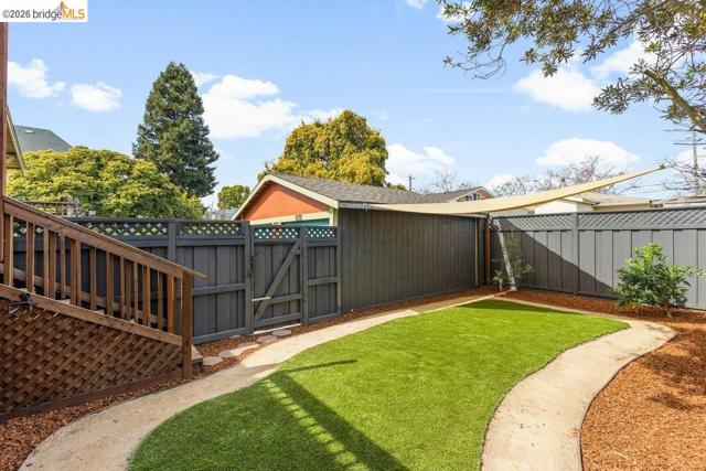 Image 37 of 52 For 1072 57th St