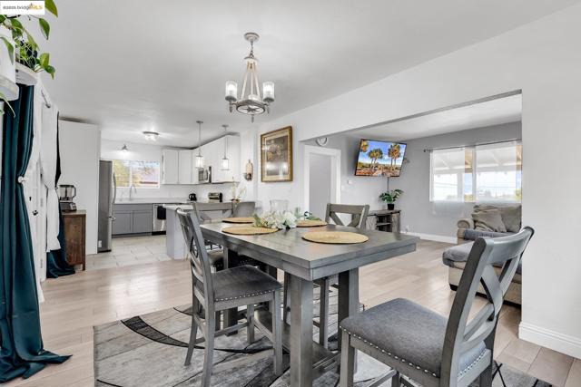 2350 W Shell Ave, Martinez CA: https://media.crmls.org/mediaz/c75bc77c-41aa-49ca-9c64-911ad9f9cfc4.jpg
